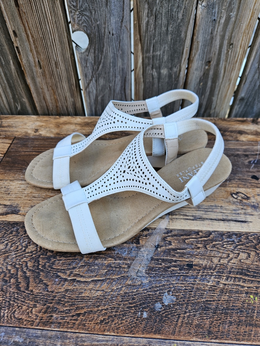 Women’s White Laser-Cut T-Strap Sandals Size 7M - Picture 5 of 16
